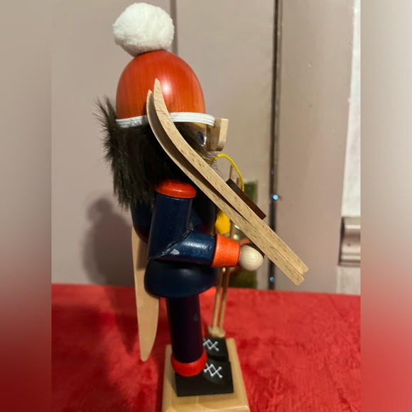 Ski Santa with sunglasses nutcracker - Picture 10 of 13